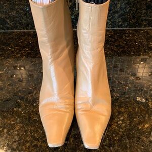 Stuart Weitzman Tan Leather Heeled Boots with Pointed Toe size 8 AA